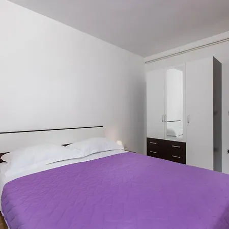 Schoene Mira 1 Mit Terrasse By Interhome *