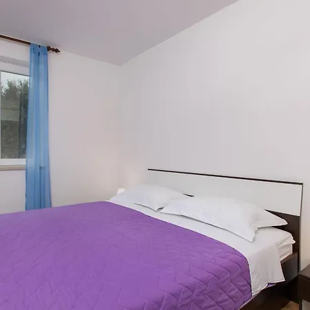 Schoene Mira 1 Mit Terrasse By Interhome