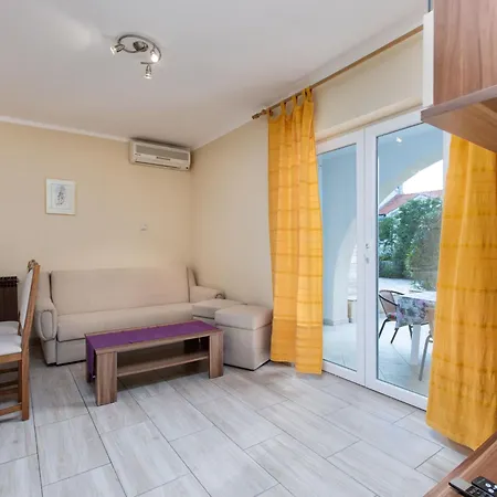 Schoene Mira 1 Mit Terrasse By Interhome Apartmán Punat