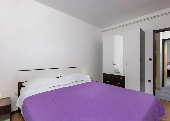 Schoene Mira 1 Mit Terrasse By Interhome *