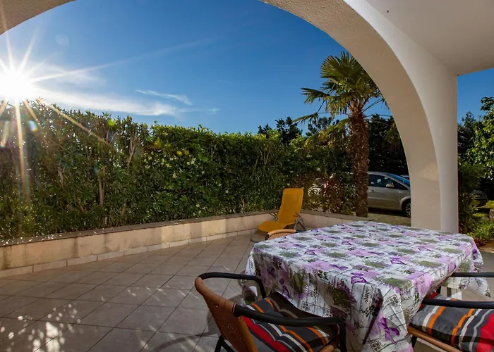 Schoene Mira 1 Mit Terrasse By Interhome